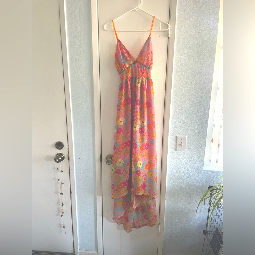 🌺Selena Gomez: Floral Multicolor hi/low maxi Dress. 2X but I’m 4/6 & fit it